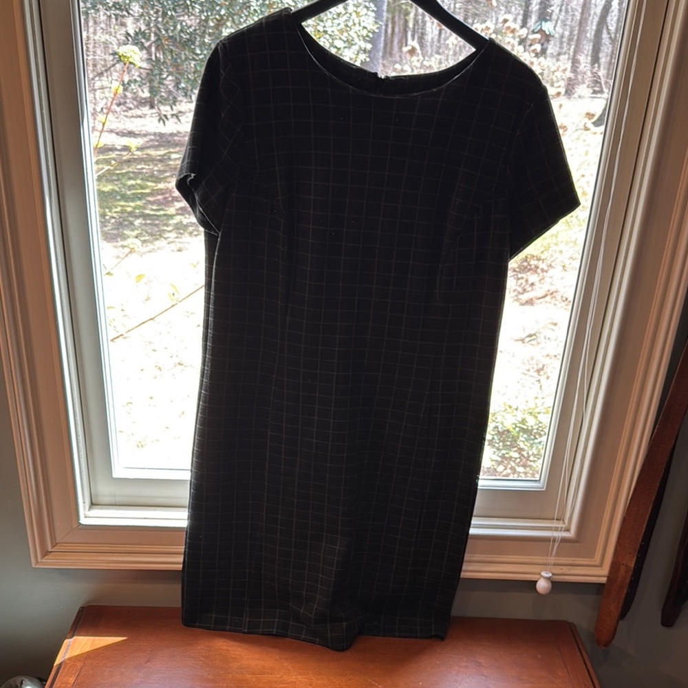 Elegant Black Grid Pattern Dress
